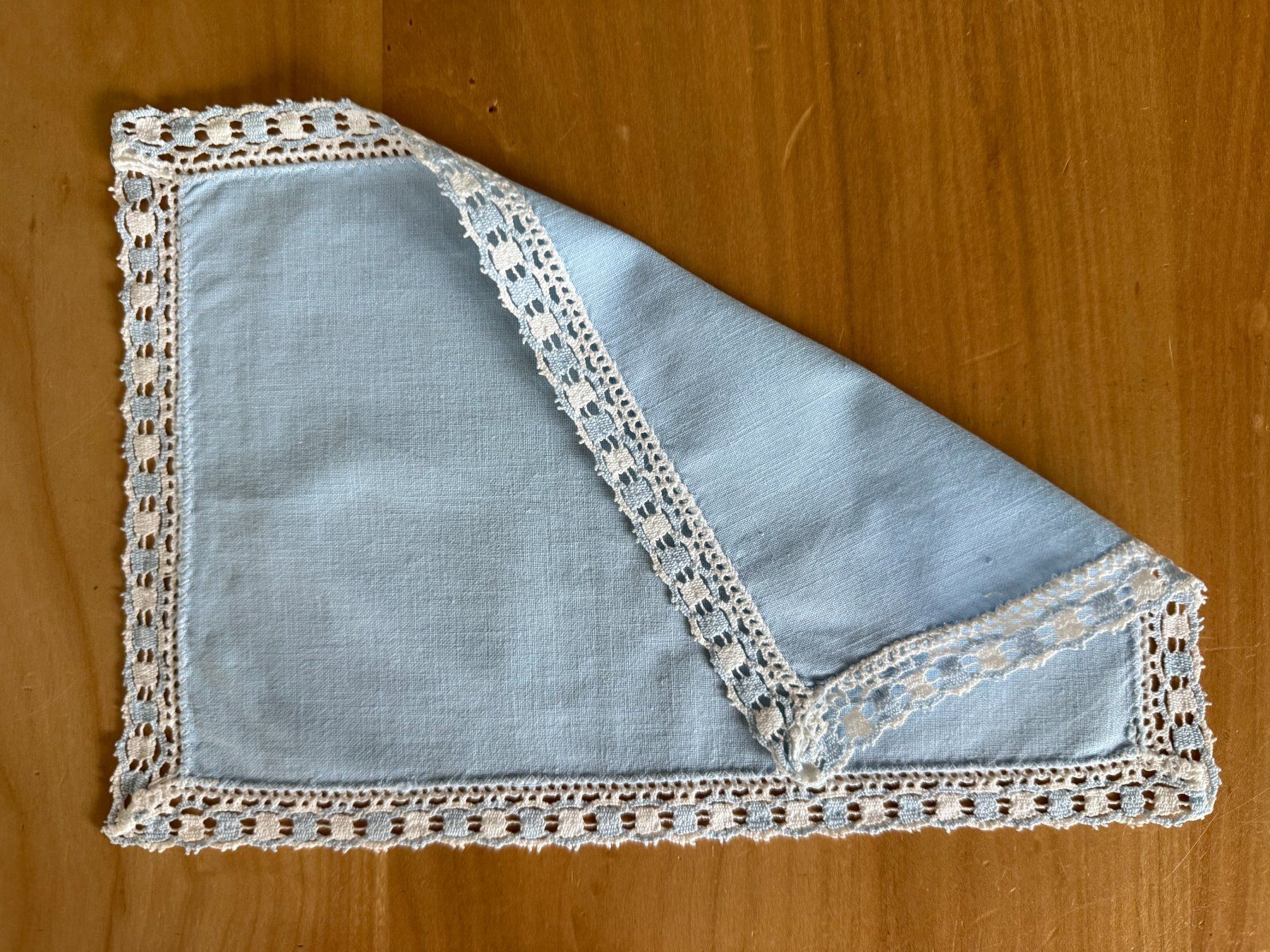 Sottobicchieri: Spitzendeckchen  Untersetzer  hellblau  23 x 16 cm – Usato da Subingen venduto da ArtBead 1