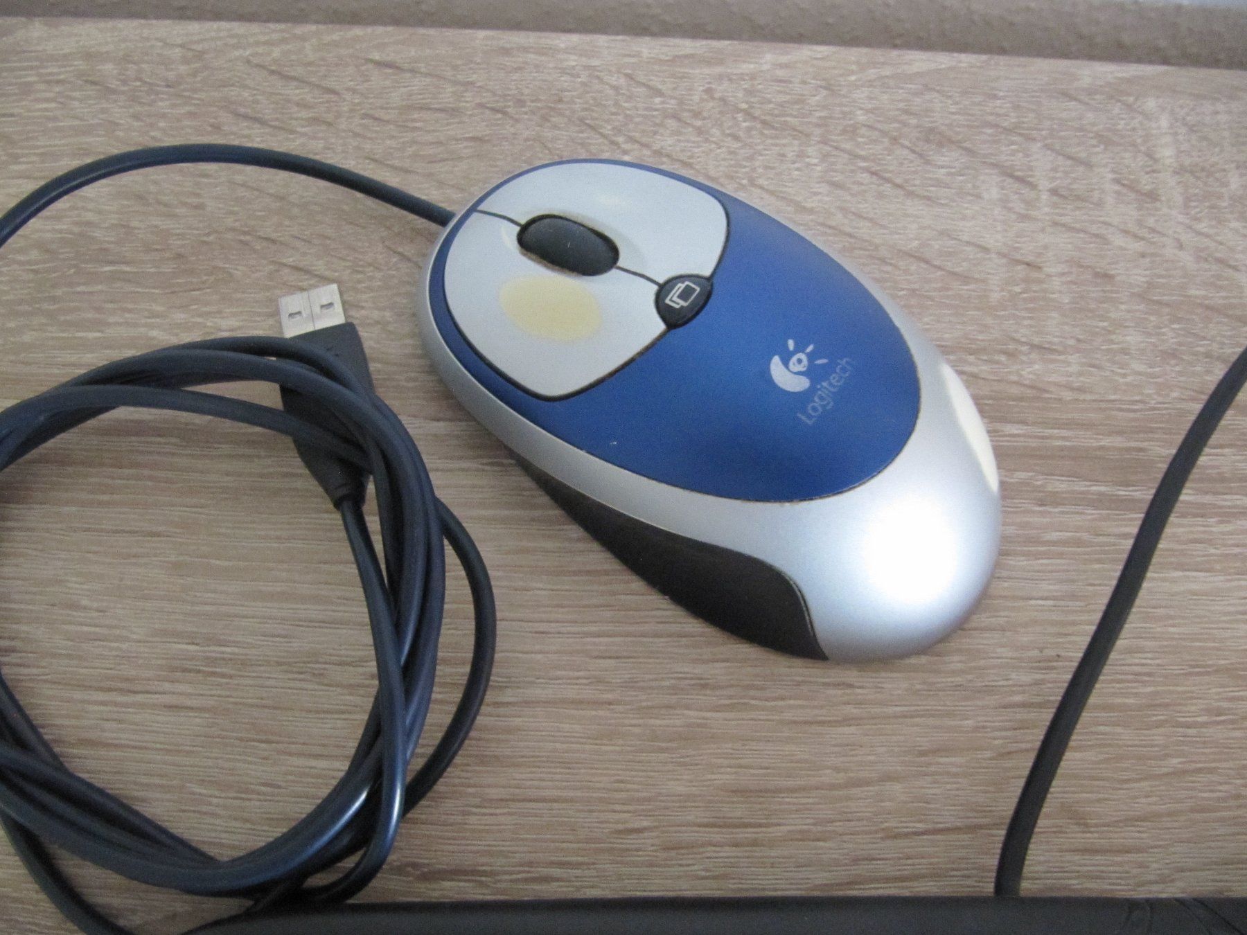 Logitech Tastiere: LOGITECH Tastatur und LOGITECH Maus – Usato da Basel venduto da Kuba2 3