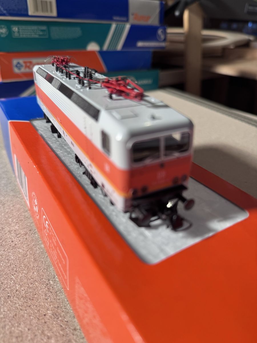 Roco Modelleisenbahnen: DB BR 143 – Gebraucht aus Esslingen von Ursr1 2