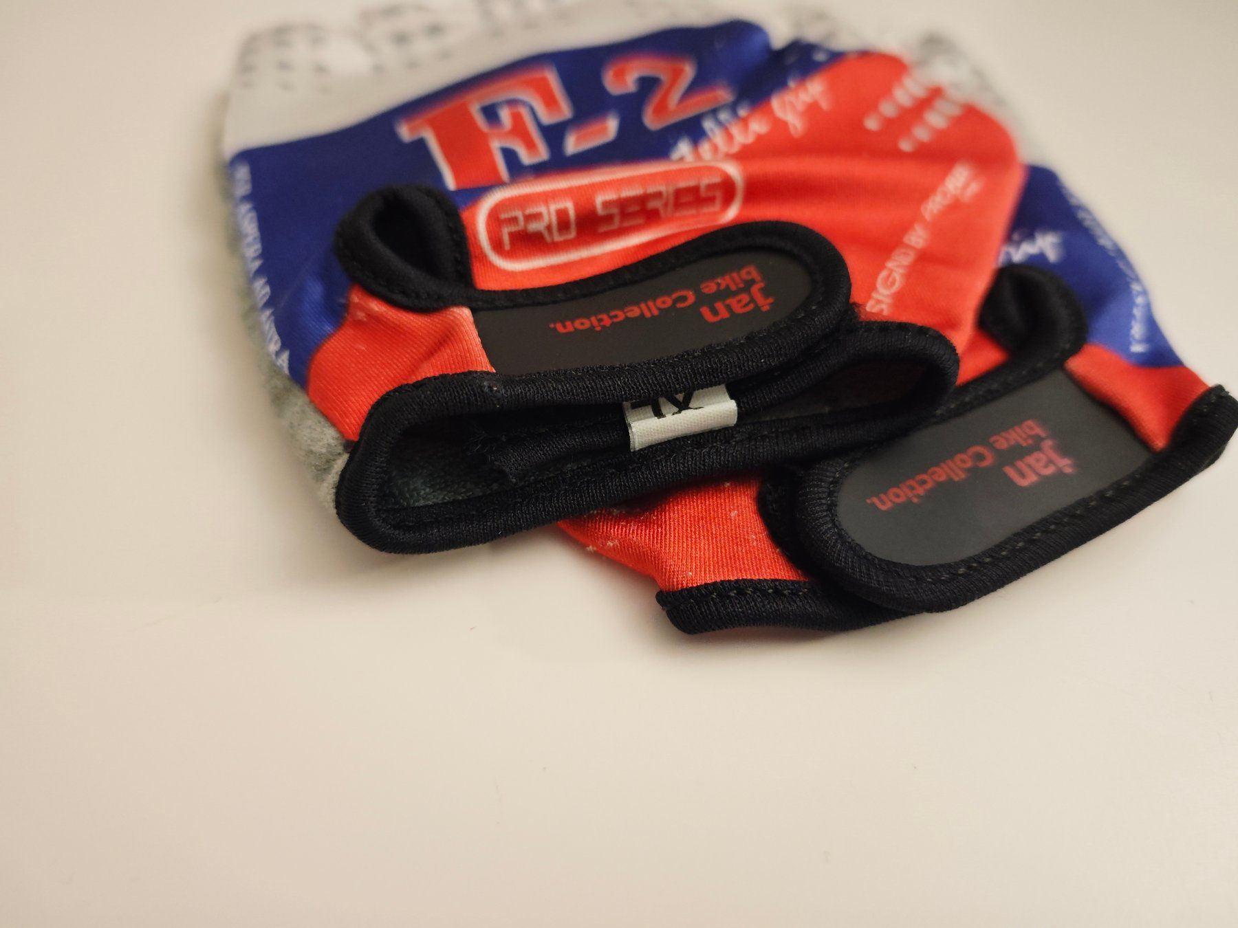 Guanti & manicotti: Fahrradhandschuhe – Usato da Gachnang venduto da alohasurferboy 1