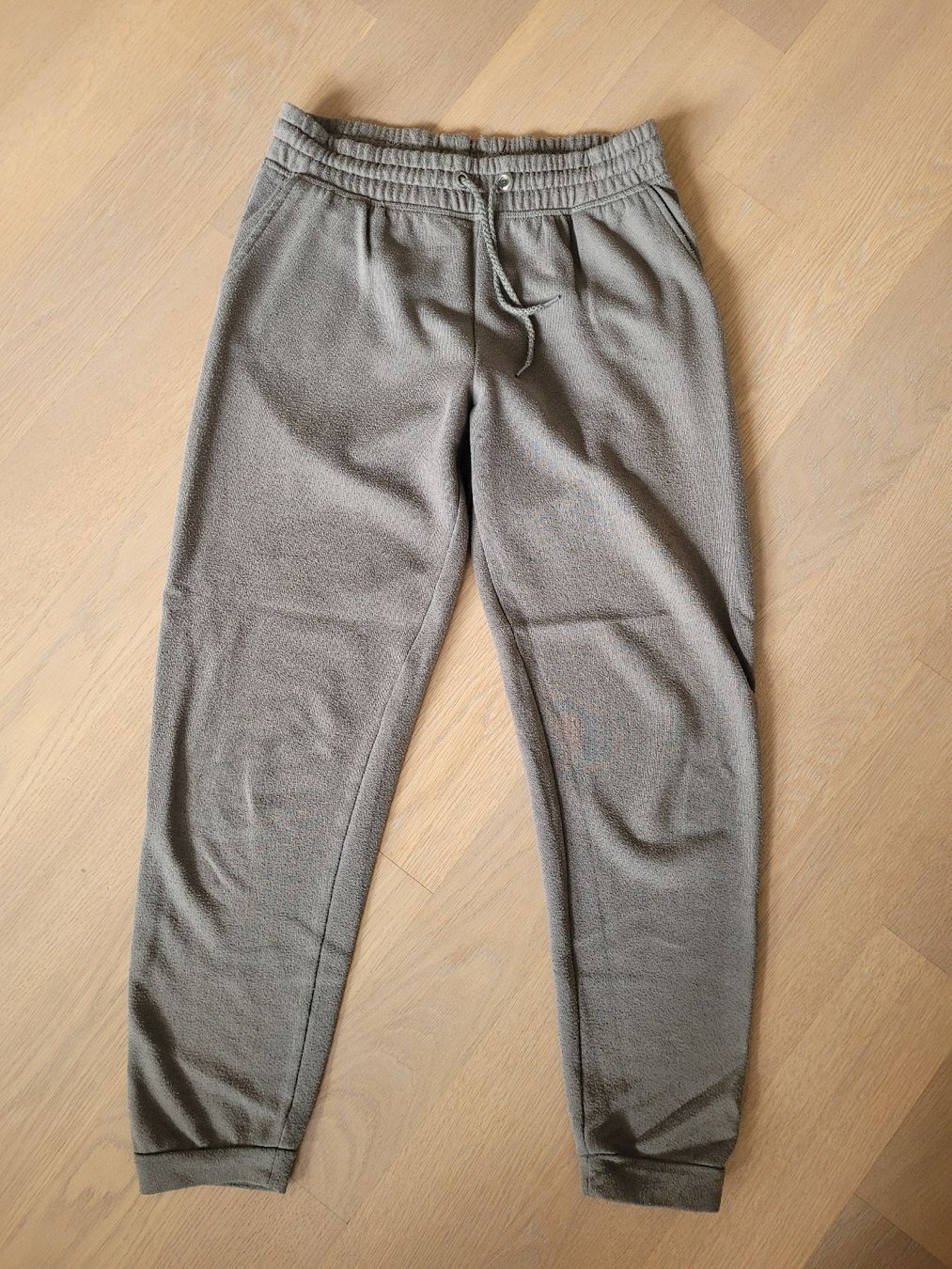 Hosen: Olive Jogginghose Gr. S – Gebraucht aus Zürich von cas_h8ty