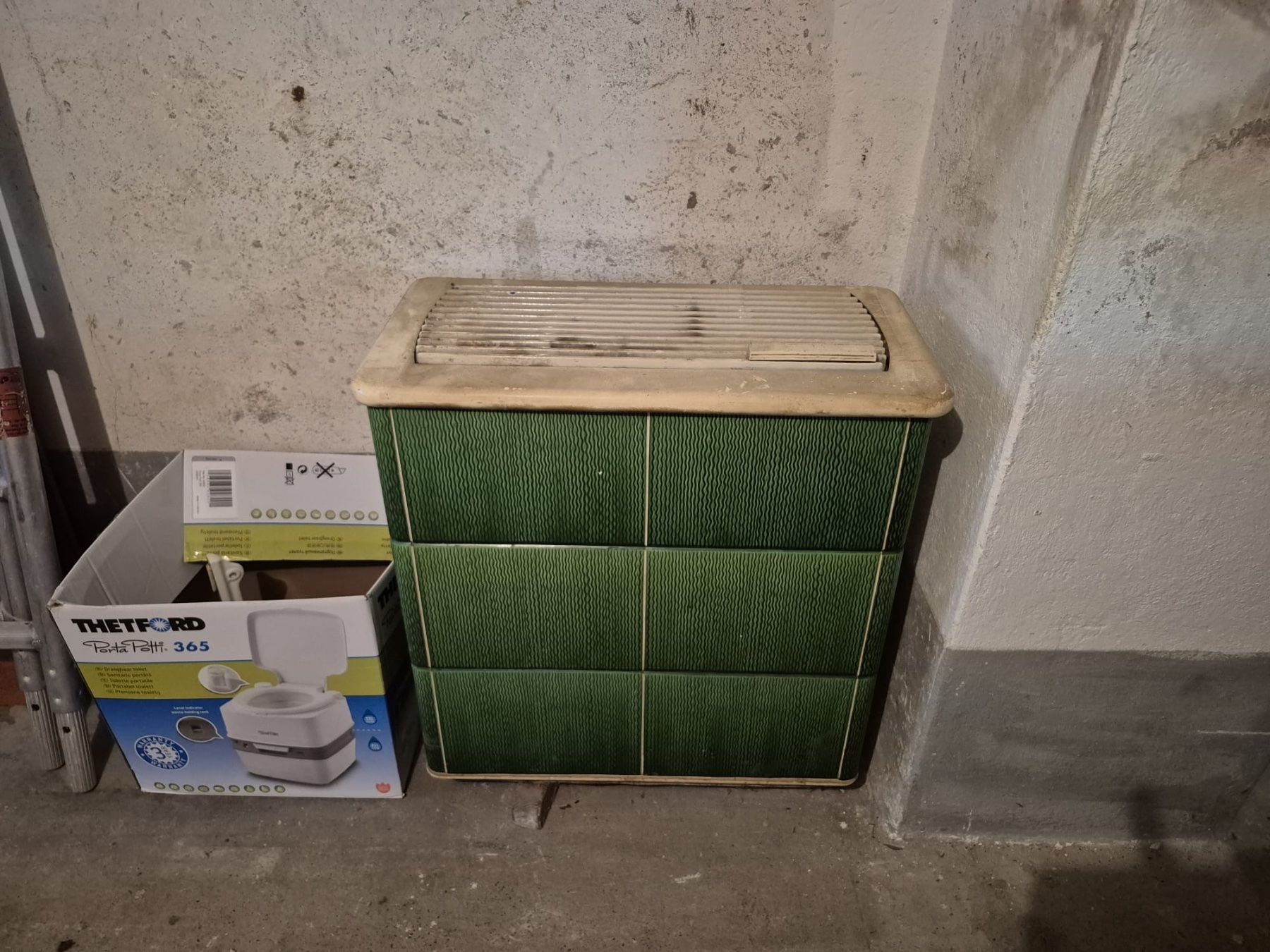 Autres meubles anciens: Antiker mobiler Kachelofen – D'occasion à Windlach par HimmelBlau98