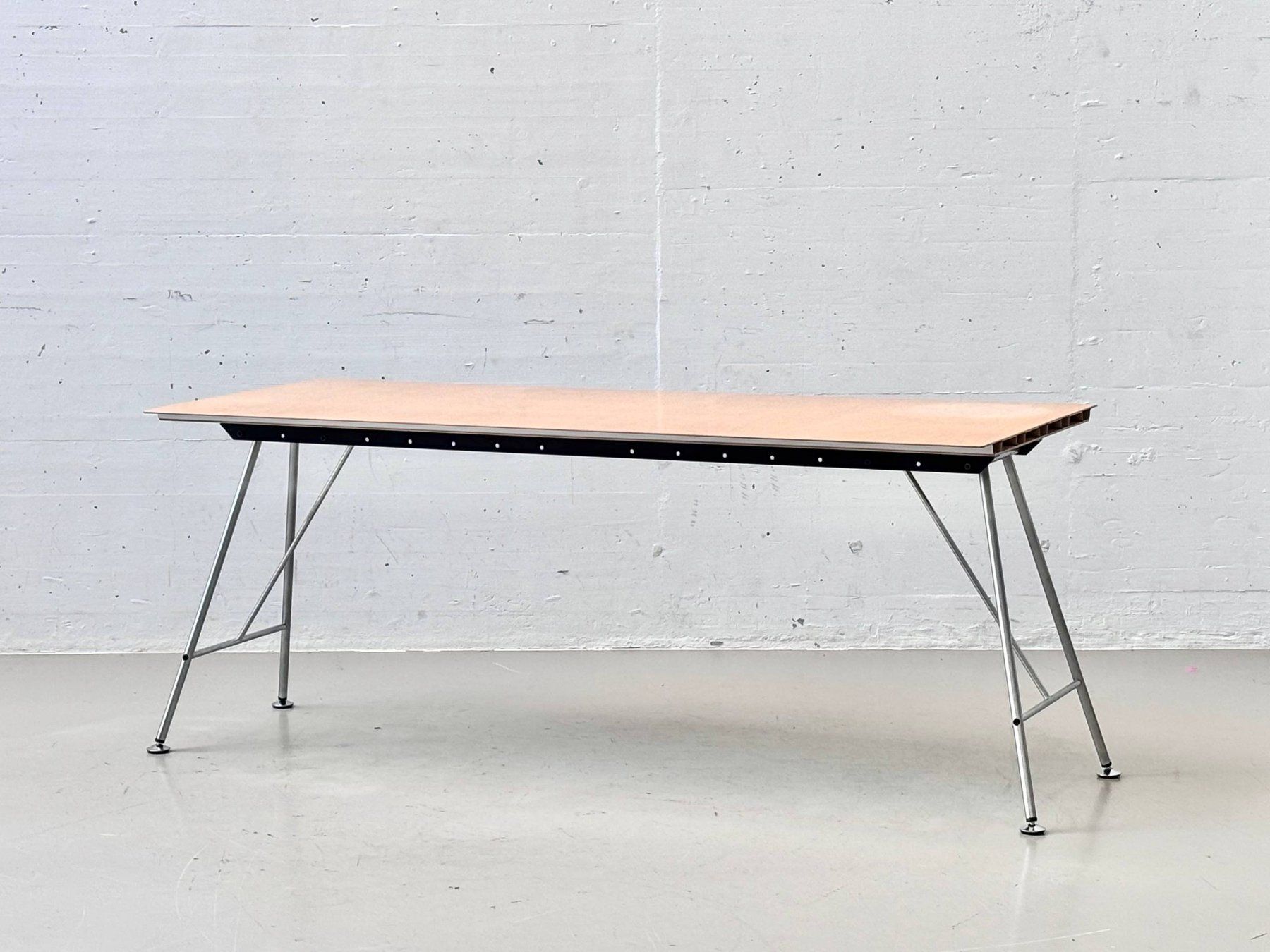 Atelier Alinea Tische: Atelier Alinea Bürotisch mit Metallgestell – Gebraucht aus Zürich von LeMoege 2