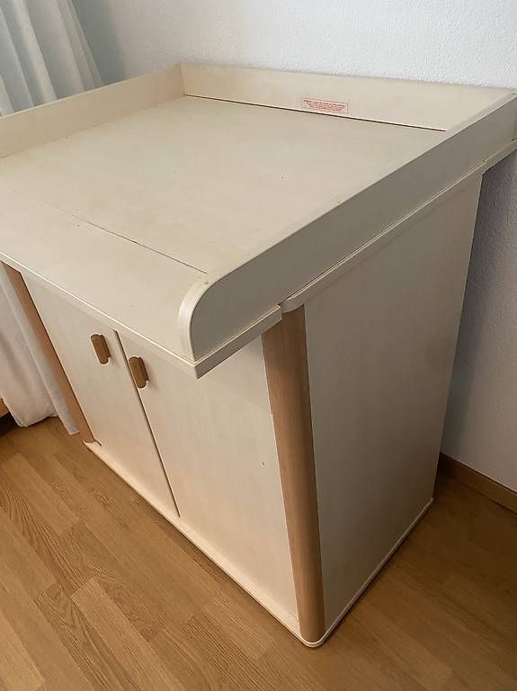 Wickeltisch & Zubehör: Wickeltisch/ Kommode mit Wickelaufsatz – Gebraucht aus Horw von sere4