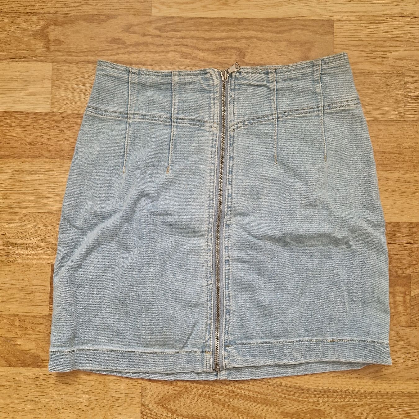 H&M Gonne: Jeansrock Rock hellblau Reissverschluss Gr. 36 – Usato da Frenkendorf venduto da gca_d2qp