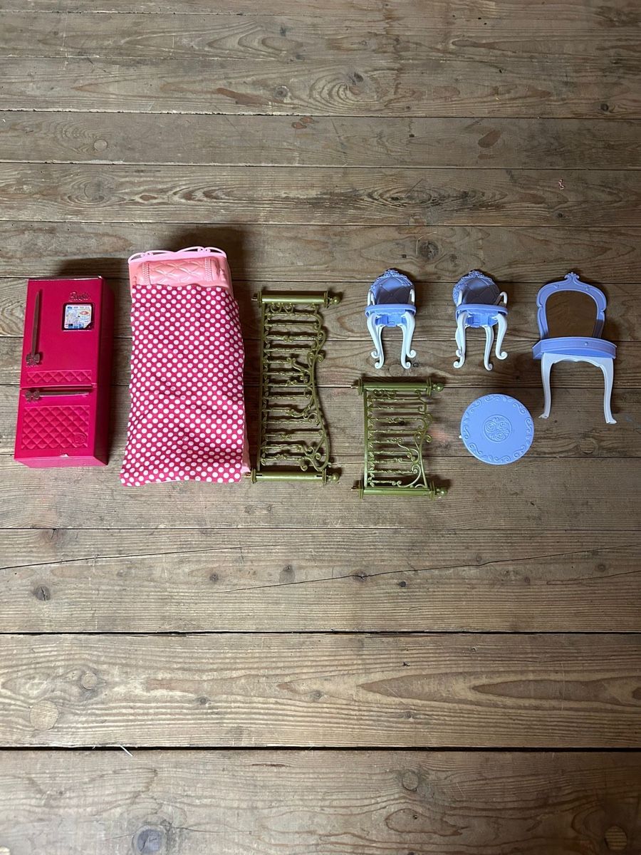 Jouets: Barbieschloss mit Puppe – D'occasion à Farnern par Nalanik 3