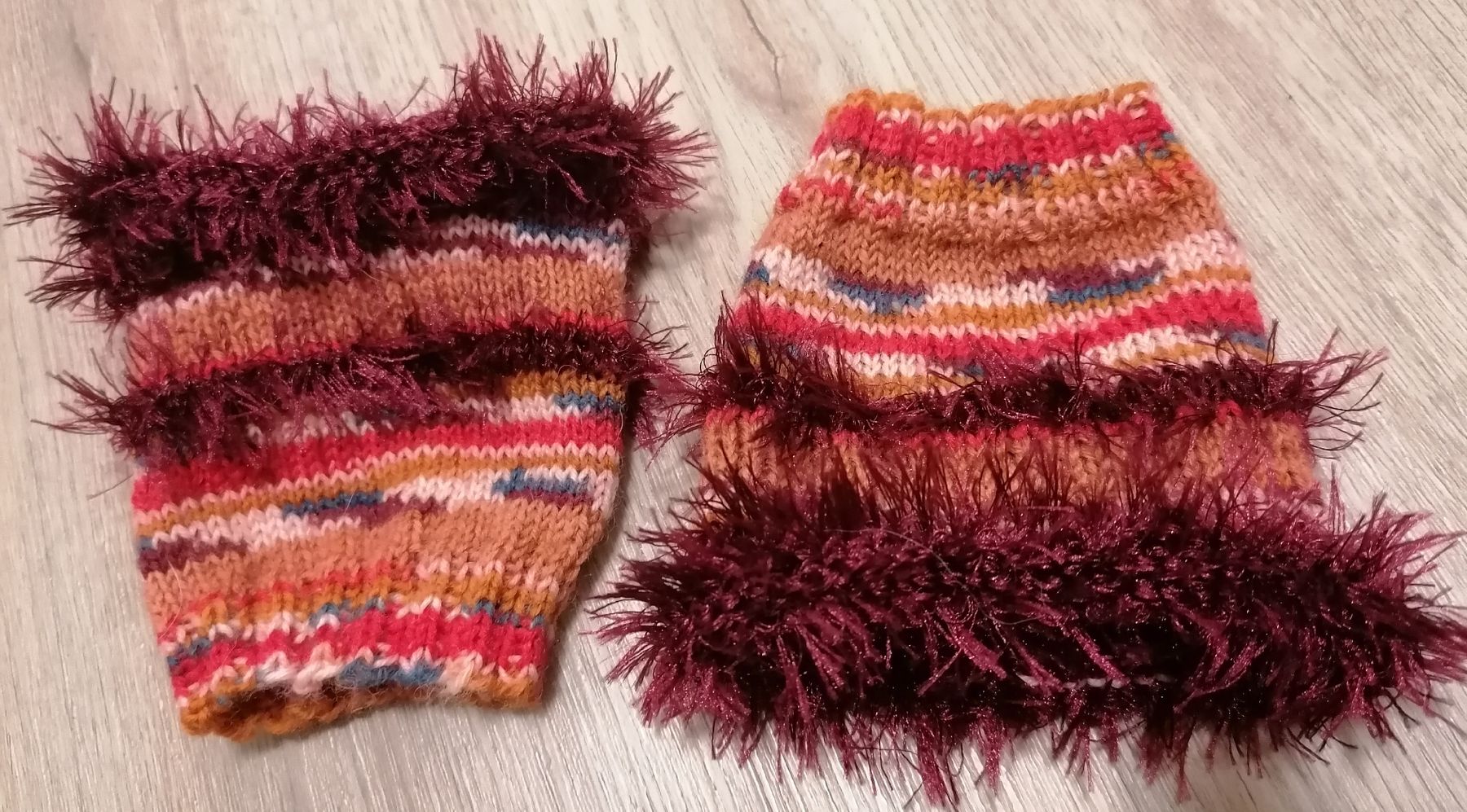 Altro in  Abbigliamento & Accessori: Pulswärmer mit flauschigem Abschluss – Nuovo (secondo la descrizione) da Sursee venduto da Aniri 1