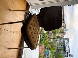 Stapelstühle mit Polster, evt. alte Aulastühle