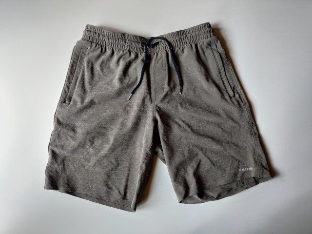 Volcom Pantalons: Volcom Hybrid Shorts – D'occasion à Attinghausen par muenz