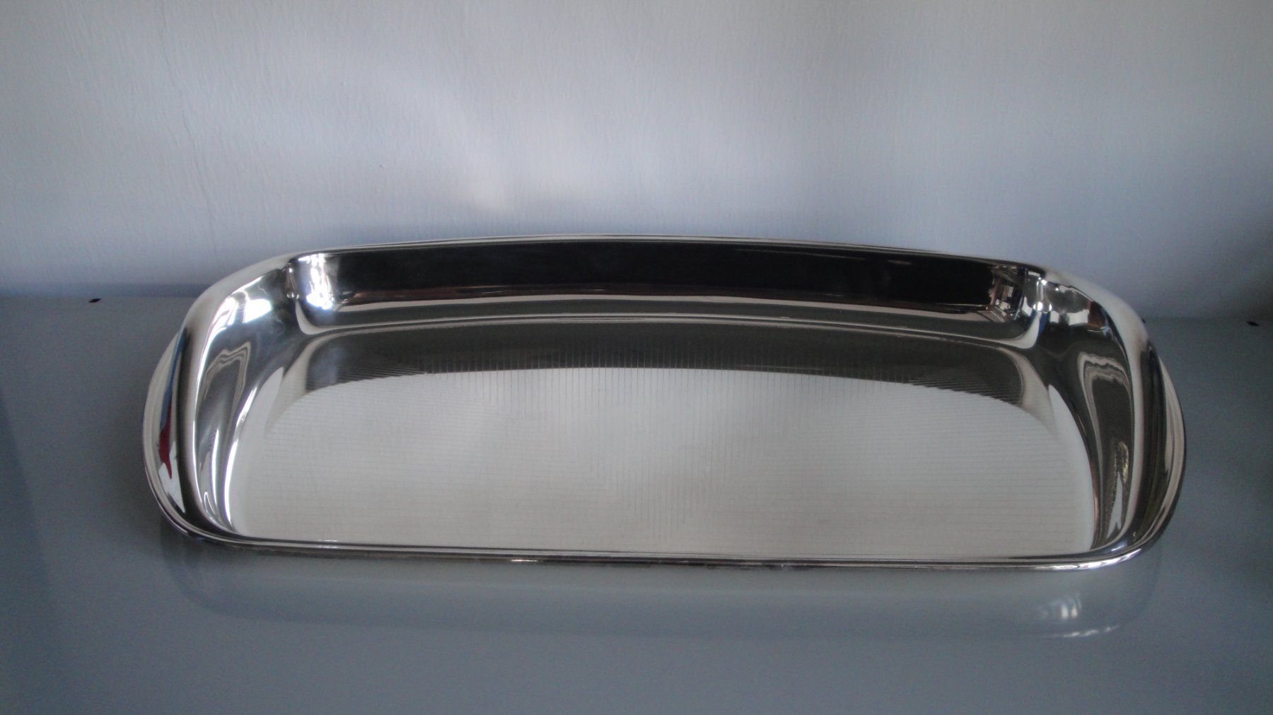 Alessi Servierplatten: Tablett / Servierplatte versilbert, Alessi – Neu (gemäss Beschreibung) aus Jona von tischline