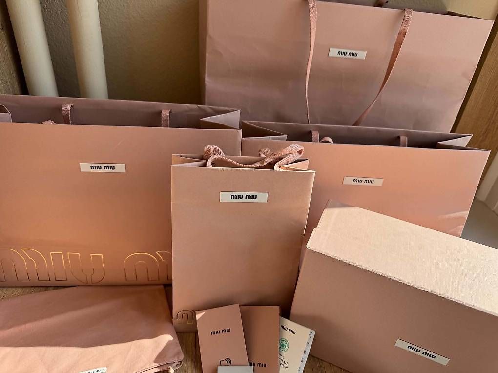 Casse di trasporto: Originales Miu Miu Luxus-Verpackung Mega-Set – Usato da Emmetten venduto da kel_982x 3