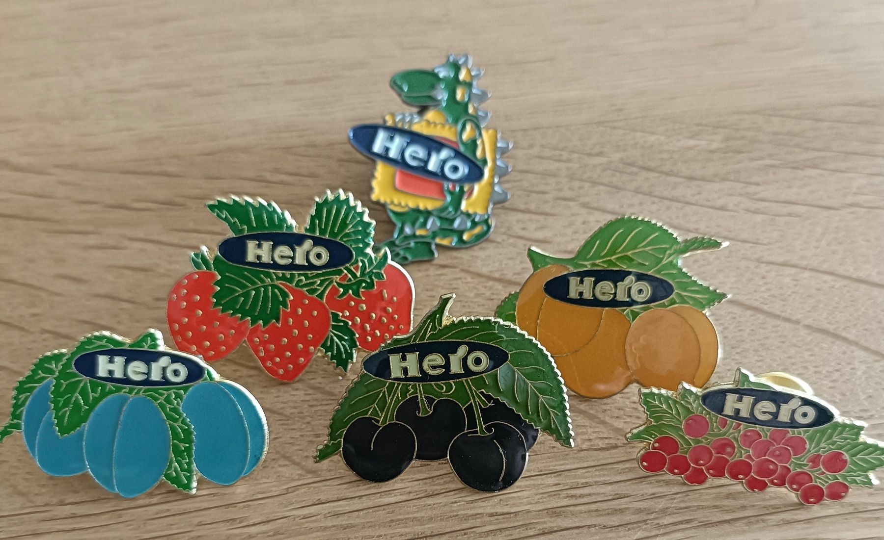 Placchette & Badge: Diverse Pins – Usato da Wallisellen venduto da plast01 6