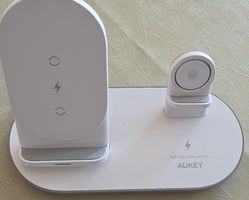 Base ricarica wireless Aukey bianca 3 in 1 ottimo stato