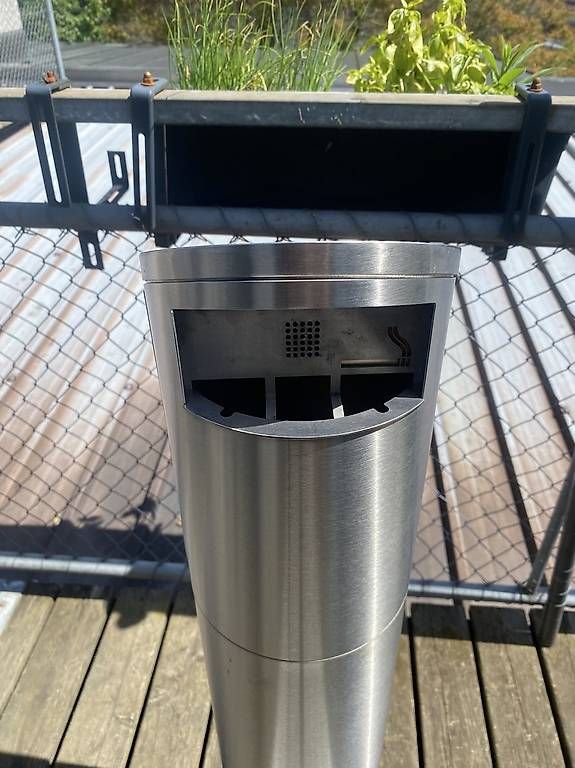 Portacenere: Abfallhai Aschenbecher Modell: Standalone Chromstahl – Usato da St.Gallen venduto da inf_tm8d 1