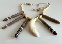 Knochen Kette mit echtem Zahn