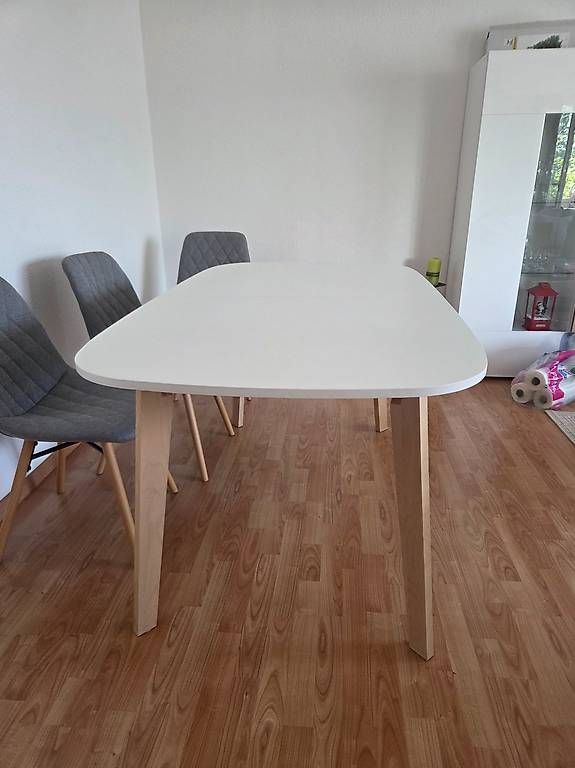Tavoli: Esszimmertisch weiss ausziehbar – Usato da Wängi venduto da Bibo4. 4