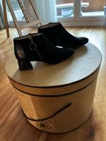 Bottines UNISA noir daim et cuir T36
