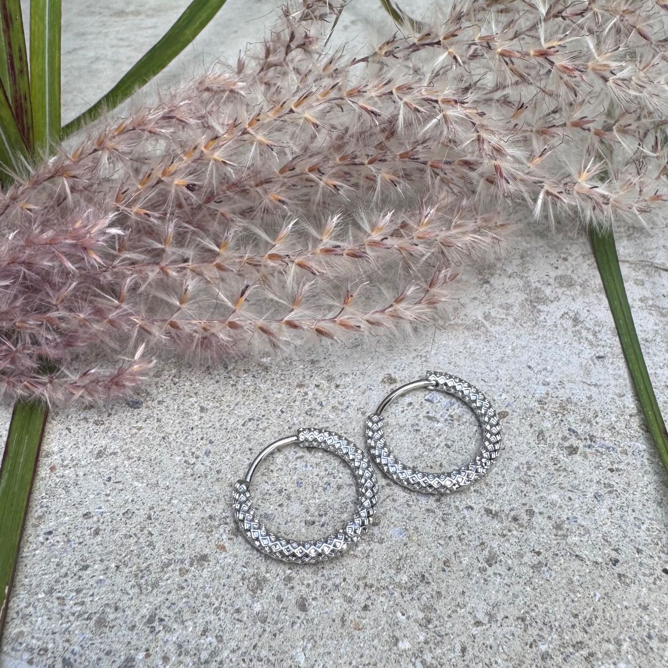 Orecchini pendenti & Orecchini a lobo: Schlichte, wunderschöne 925 Silber Creolen – Nuovo e nell'imballaggio originale da Rombach venduto da Ivreajewels