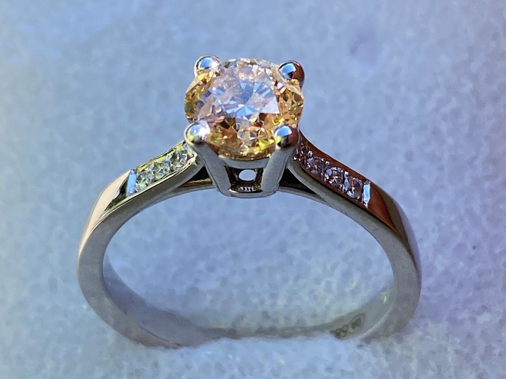 Anelli: Fancy Diamant Ring 1.09ct Weissgold – Nuovo e nell'imballaggio originale da Matten b. Interlaken venduto da kero71 4