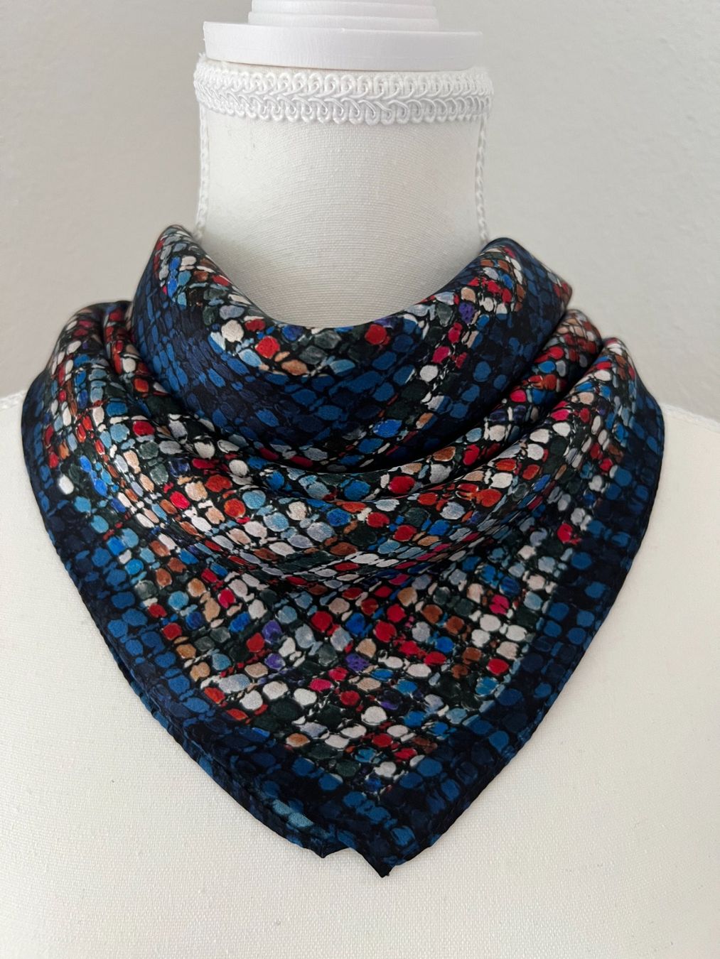 Foulard & Sciarpe: New 68cm 100% Silk Scarf, Mosaic Dots Pattern Neckscarf – Nuovo e nell'imballaggio originale da Baar venduto da virginiablossoms 2