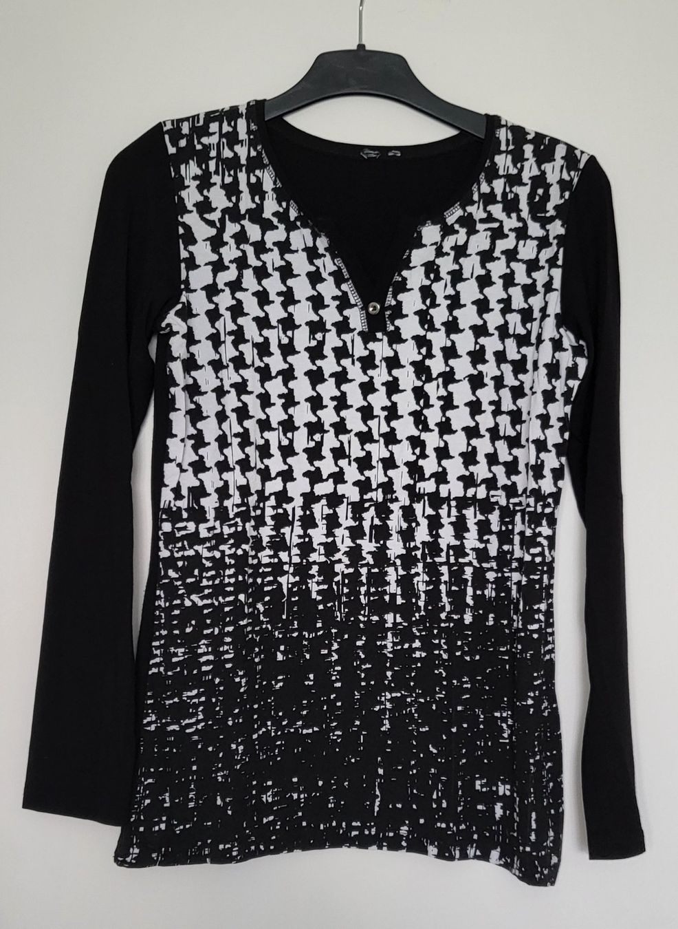 T-Shirts: Langarmshirt mit Muster, Gr. 38 – Gebraucht aus Adlikon b.Regensdf von YvZi