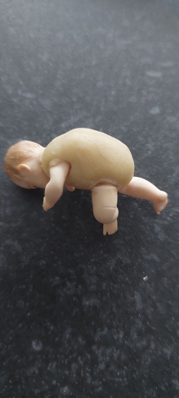 Bambole: 2 Miniatur Puppenstubenpüppchen – Nuovo (secondo la descrizione) da Muri AG venduto da nindo1 4