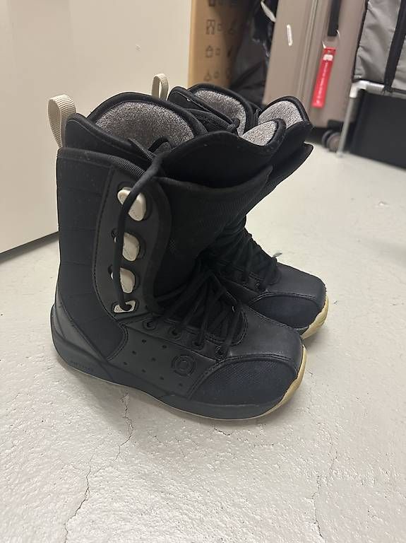 Scarpe da donna: Snowboardboots donna nr. 38 – Usato da Bülach venduto da giu_n7st