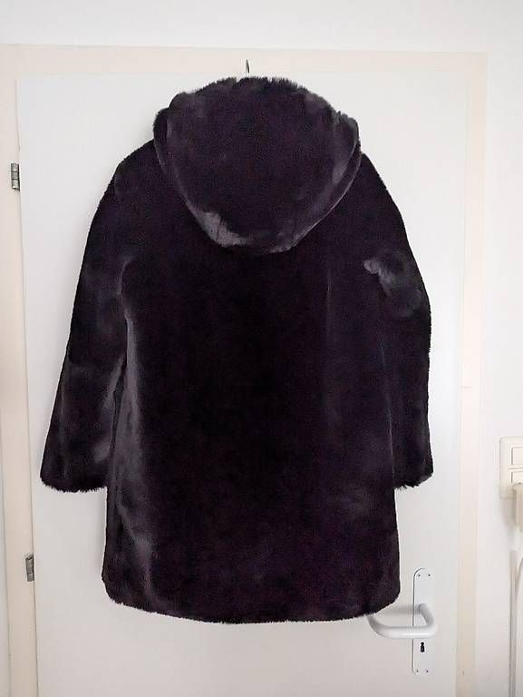 Maje Cappotti: Maje Winter Mantel Webpelz, Gr. 38/40, Neu – Nuovo (secondo la descrizione) da Chur venduto da Ronja777 2