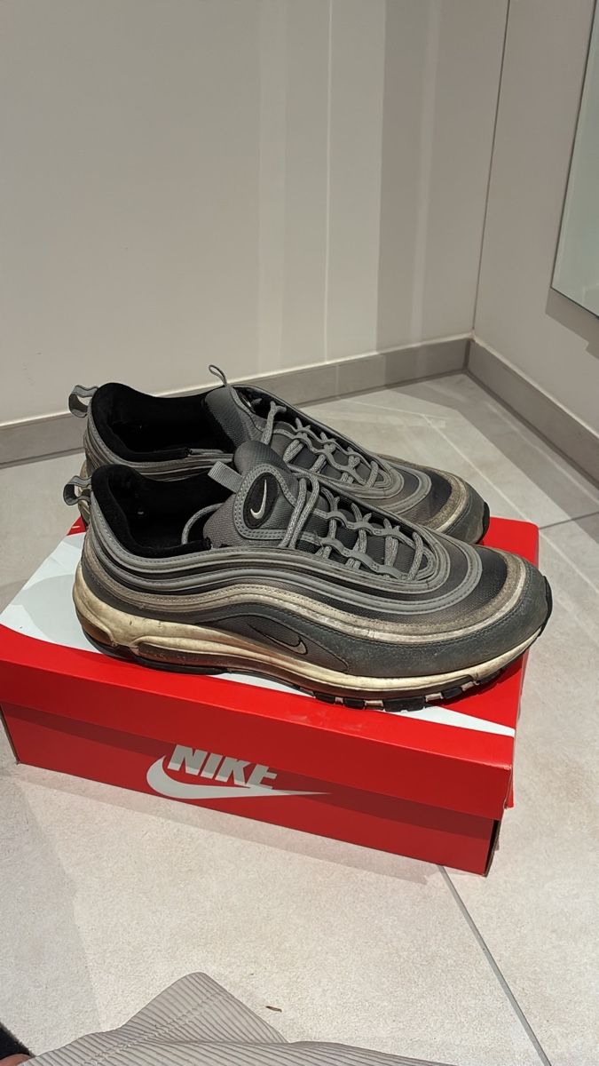 Nike Scarpe da uomo: Nike Air Max 97 Grau/Silber Grösse 46 Retro – Usato da Zürich venduto da alivasalli 2
