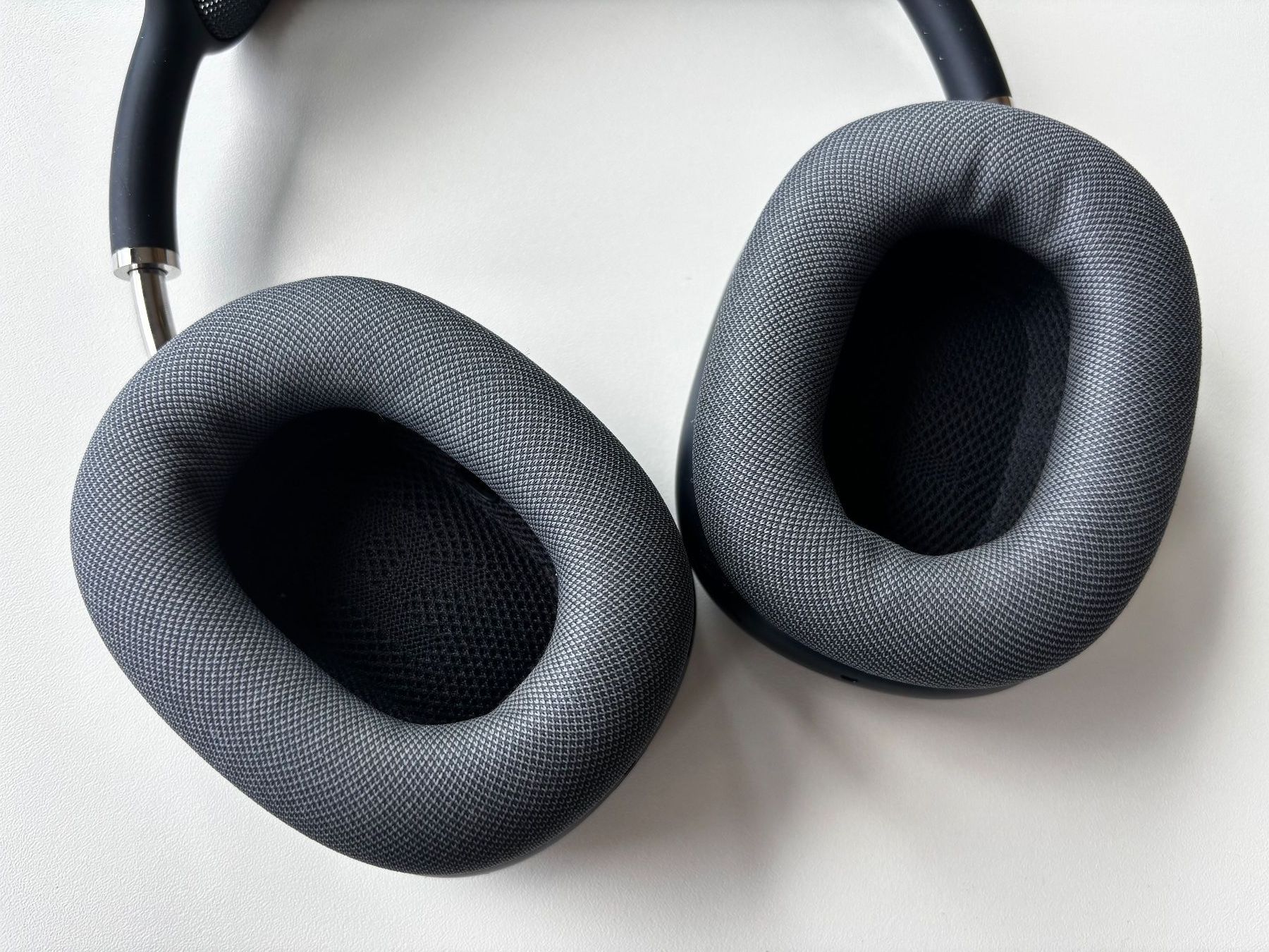 Apple Cuffie: Apple AirPods Max Kopfhörer dunkelgrau mit Hülle – Usato da Frauenfeld venduto da Staatsanwaltschaft 3