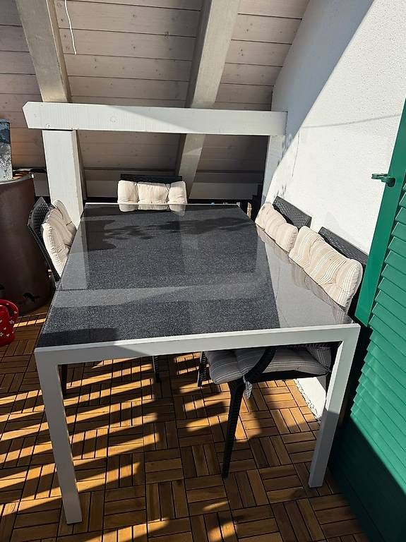 Set di tavolo e panche: Gartenmöbel Tisch & 4 Stühle mit Bezug  – Usato da Niederhasli venduto da nil_l7w9