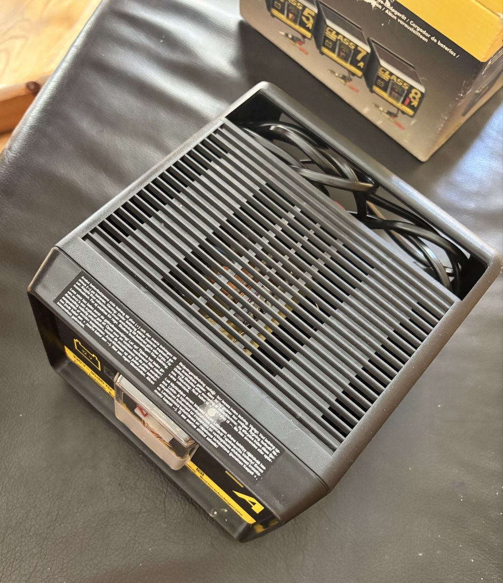 Ladegeräte: DECA CLASS 7A Batterieladegerät 12V 50W gebraucht – Gebraucht aus Zermatt von Tinasvoyage 5