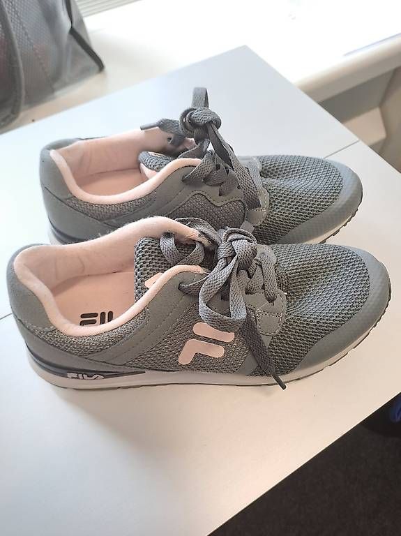 Scarpe da donna: Fila Damen Turnschuhe 36 – Usato da Zürich venduto da Simonikus