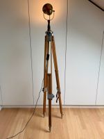 Vintage Stativ-Stehlampe aus Holz – Industrial Design
