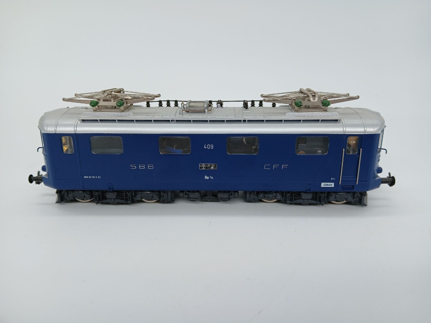 Hag Modelleisenbahnen: HAG 233 Re 4/4 I Blau – Defekt aus Interlaken von F.Loco 2