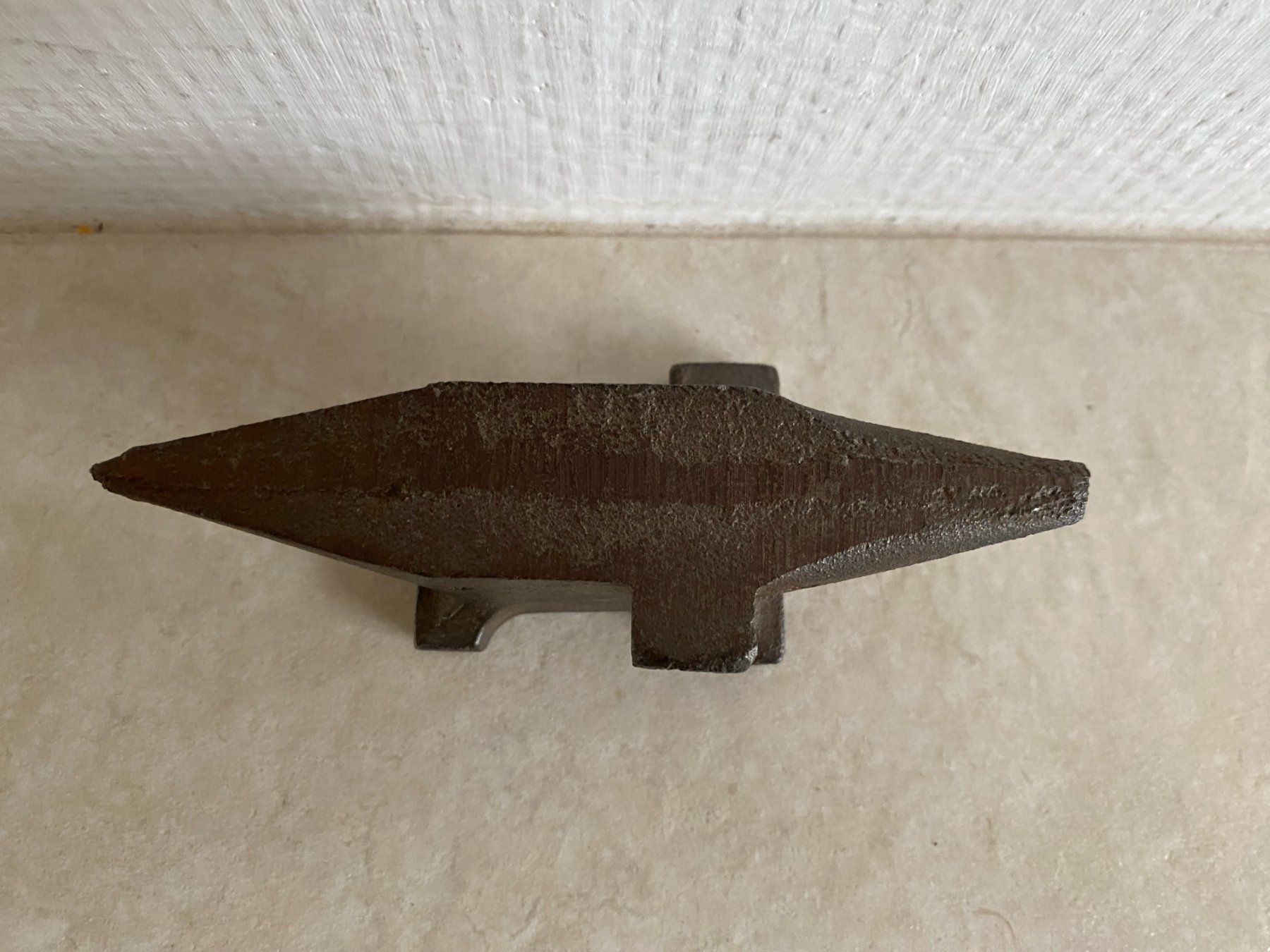 Sehr alter antiker Miniatur Amboss aus Eisen (Neu (gemäss Beschreibung ...