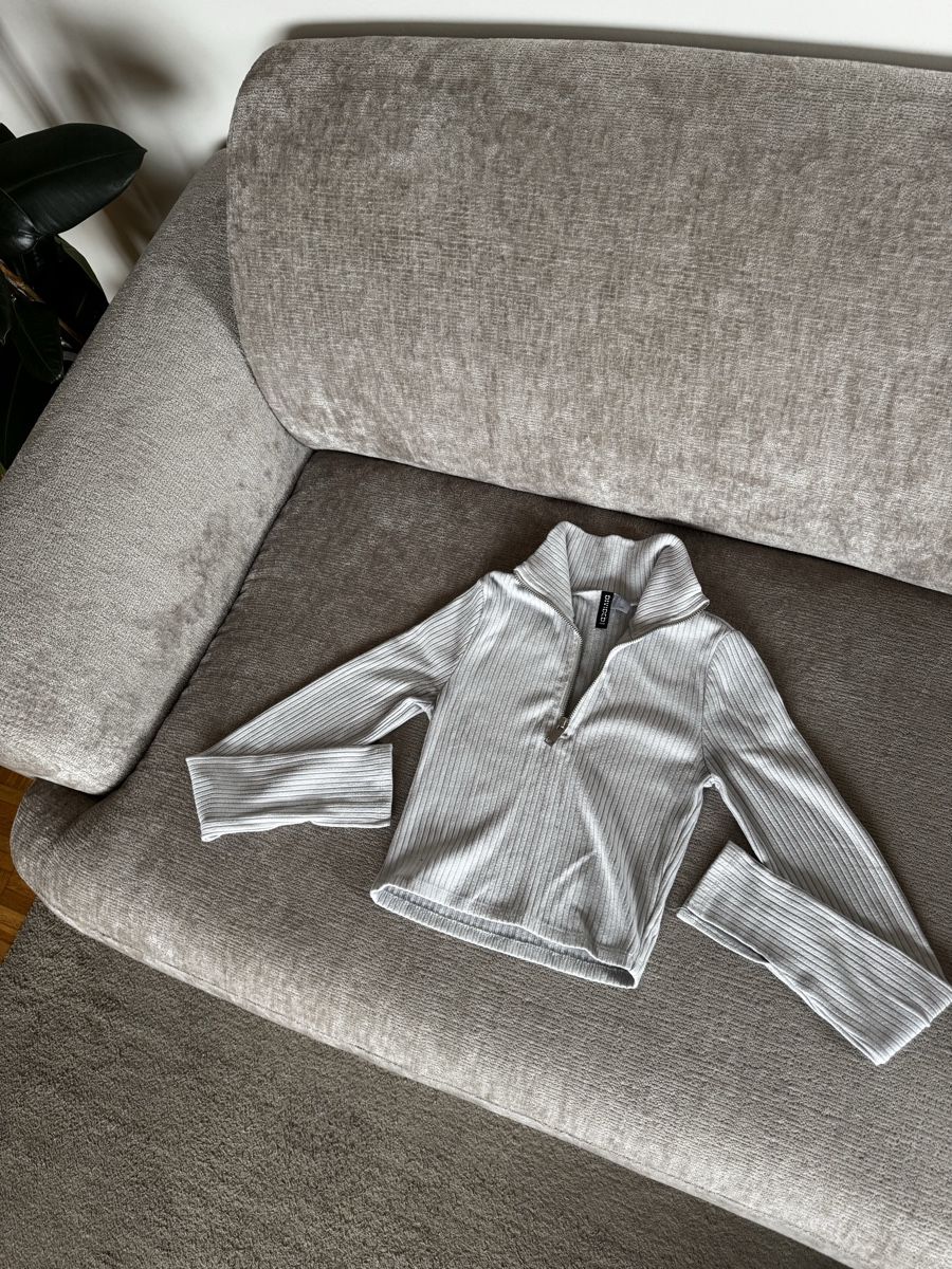 H&M Top: Pull zippé Divided H&M blanc côtelé taille S occasion – Usato da Les Acacias venduto da JaysGoodDeals 2