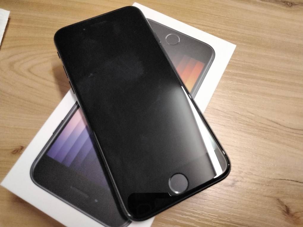 Apple Portables: I Phone SE Midnight 64 GB Model A2783 – D'occasion à Chur par Fein-Geist