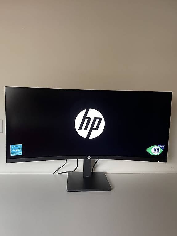 Monitor: HP Curved Monitor – Usato da Lausen venduto da hel_w7yt 1