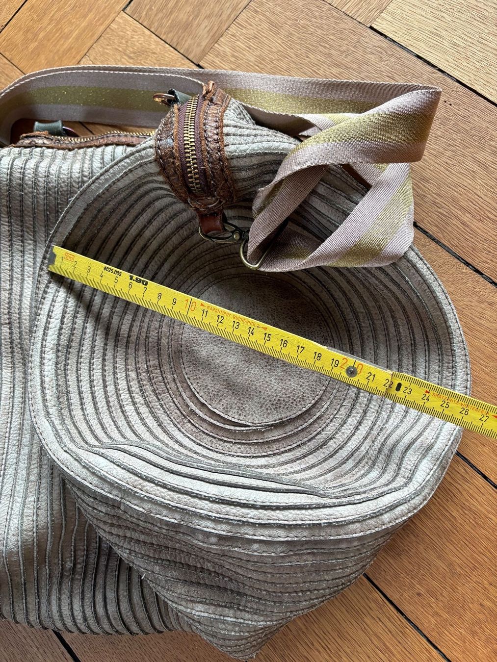Taschen für Damen: Handtasche Beuteltasche von MAJO – Gebraucht aus Zürich von triangular 7