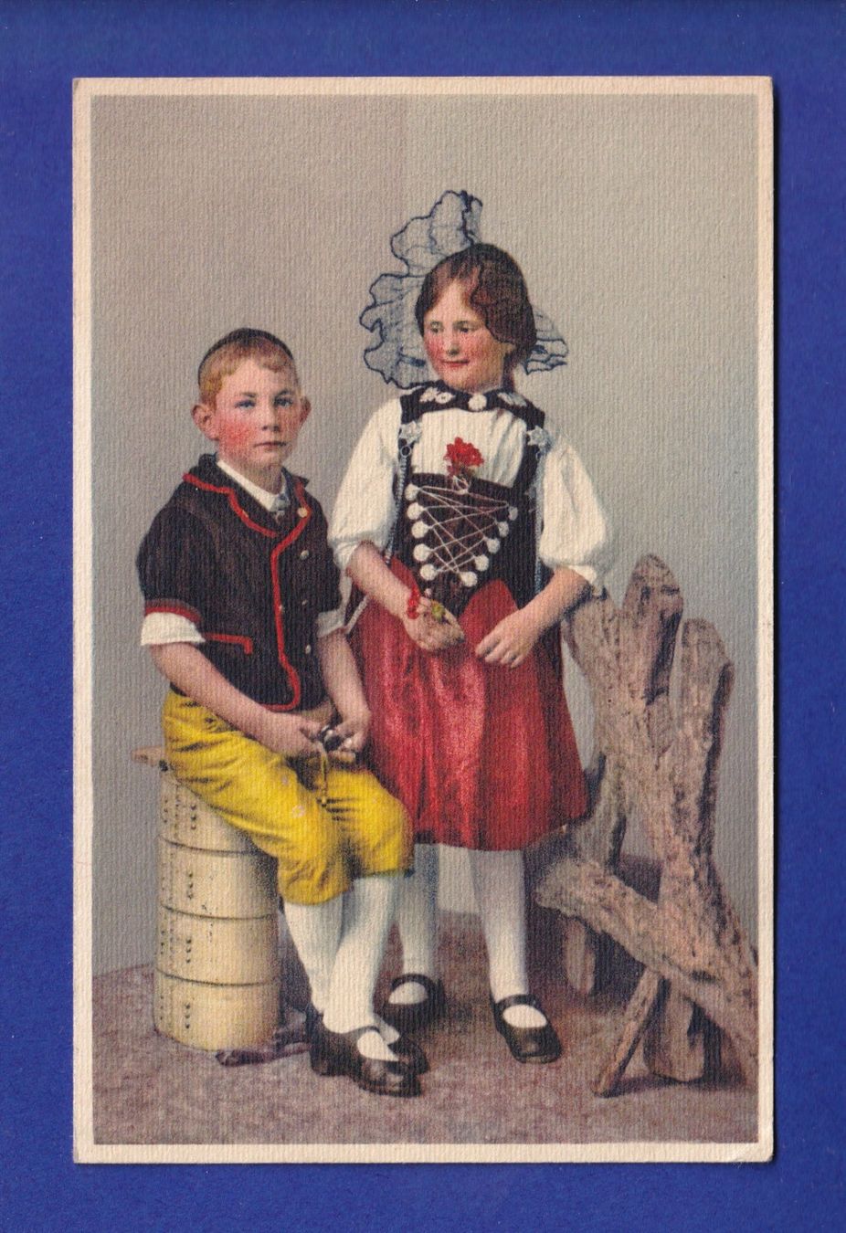 Cartes postales: ENFANT / KIND - Berner Trachten – D'occasion à Pully par nicecards-shop