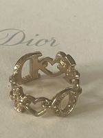 Bague Christian Dior avec lettres D-I-O-R et cœurs