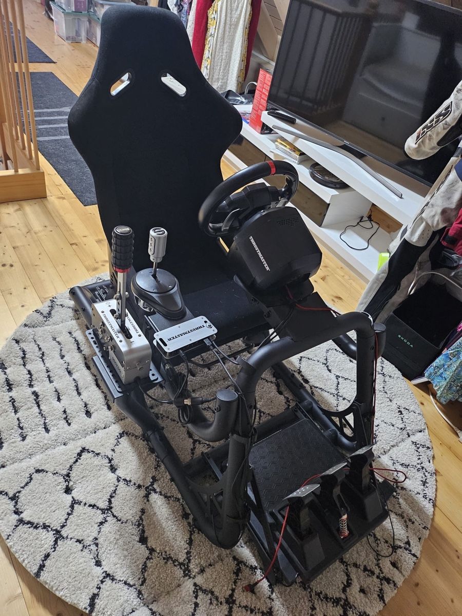 Oplite Stühle: Racing Stuhl inkl. Thrustmaster Lenkrad, Pedalset, Shift – Gebraucht aus Horgen von schalina19 2
