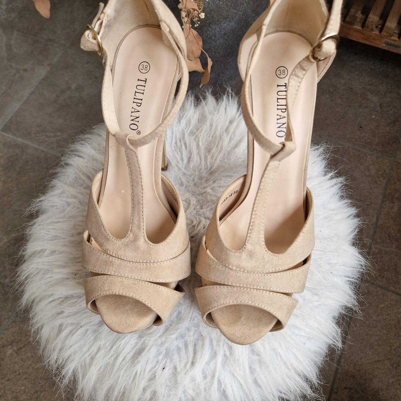 Scarpe da donna: High Heels beige Tulipano 38 – Usato da Nendeln venduto da Zopfie_ 2