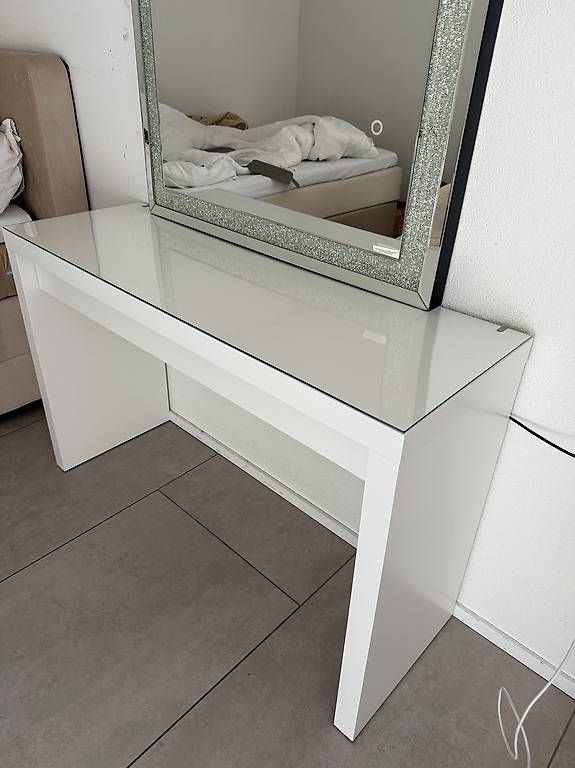 Ikea Tavoli da trucco: Moderner Schminktisch mit Glasplatte – Usato da Lengnau BE venduto da aya_2tvj