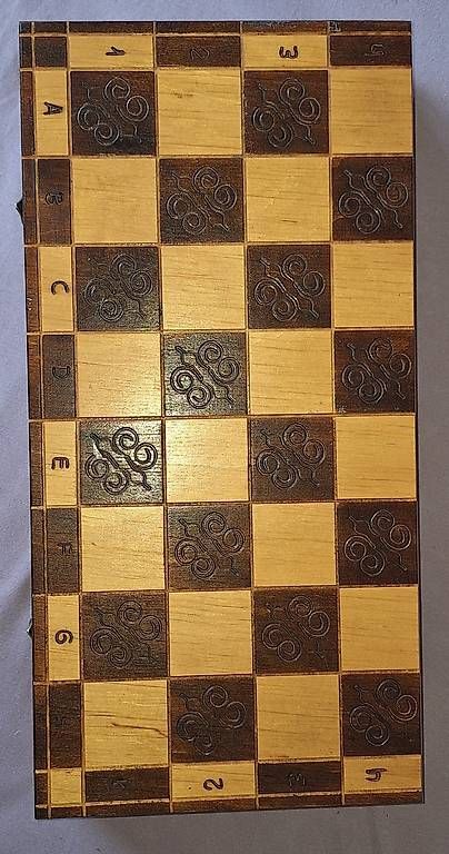 Spiele: Schachspiel im Holzkoffer – Gebraucht aus Ermatingen von arr_7yxq