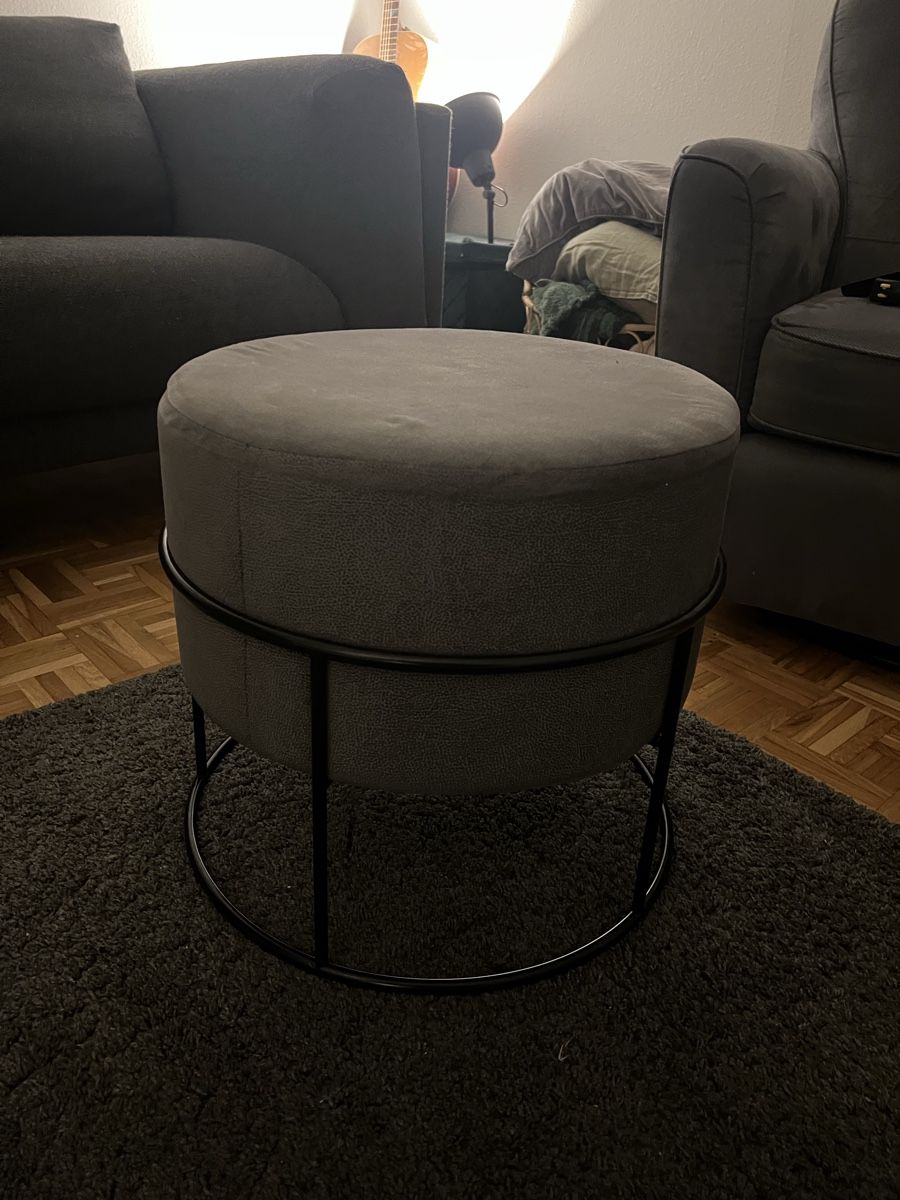 Hocker: Runder Hocker grau mit Metallgestell – Gebraucht aus Dielsdorf von zur_l8bs 1