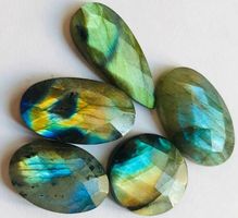 Cabochon Set L-5565– 5 Stück Labradorit facettiert 108 Karat