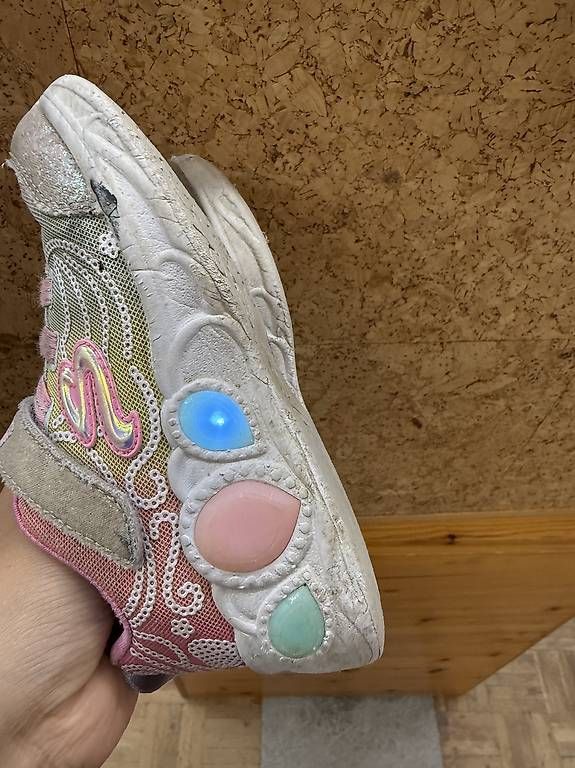 Schuhe für Mädchen: Sketchers light Schuhe Licht gr.26  – Gebraucht aus Flawil von PWMU 2