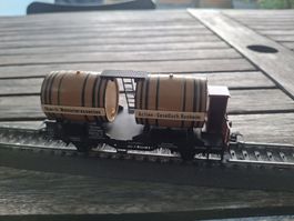 Modelleisenbahn Güterwagen mit Fässern guter Zustand